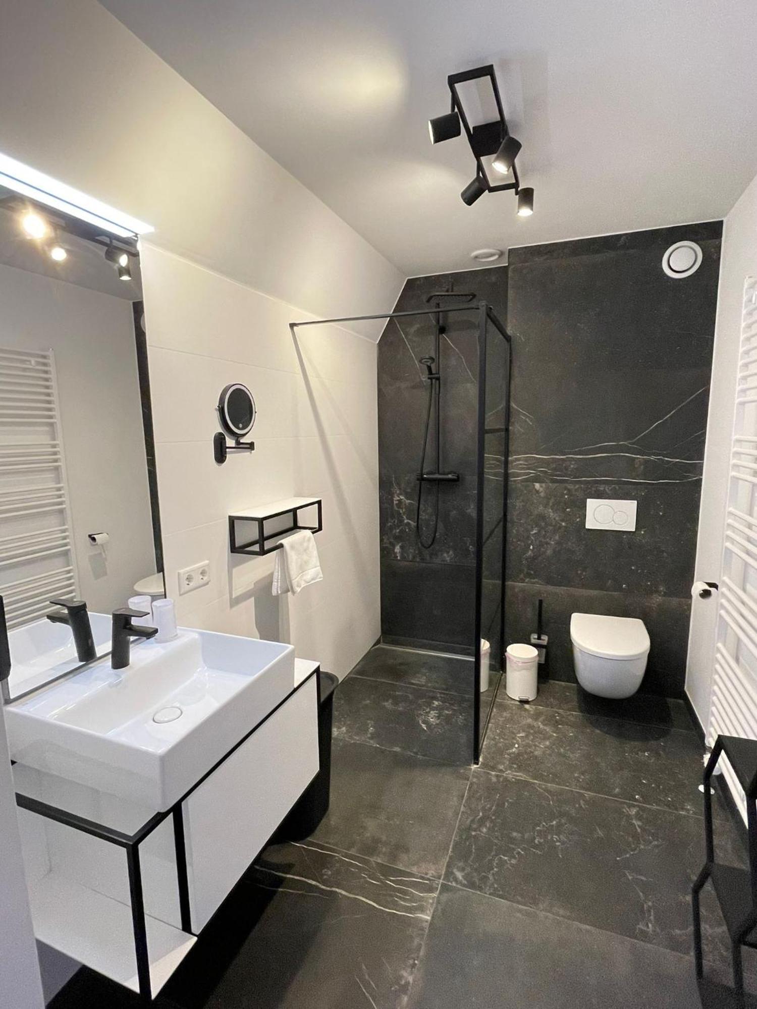 In De Witte Dame Hotel Bar Kitchen Apartments Grubbenvorst المظهر الخارجي الصورة