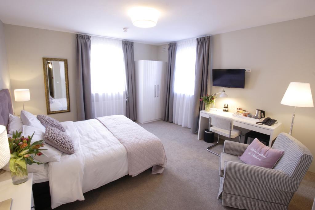 In De Witte Dame Hotel Bar Kitchen Apartments Grubbenvorst الغرفة الصورة